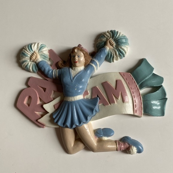 Vintage cheerleader wall decor - Picture 3 of 10